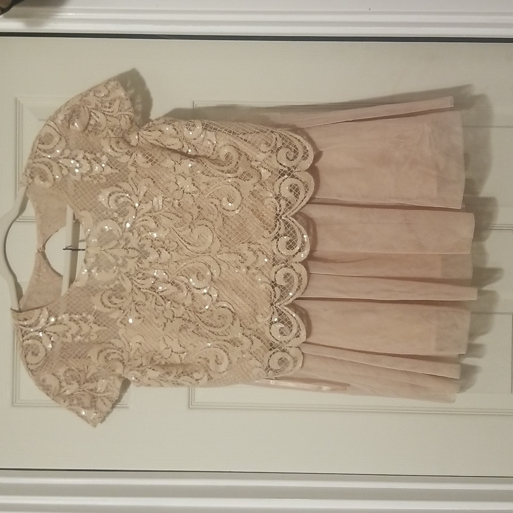 Used Haute Nites Prom 2 piece Set, skirt and short sleeve, sequins crop top. L.